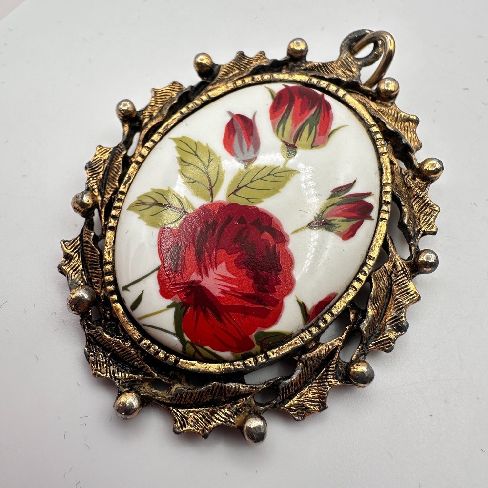 Vintage 90s Gold Tone Leaf Frame Rose Pendant Women's Jewelry